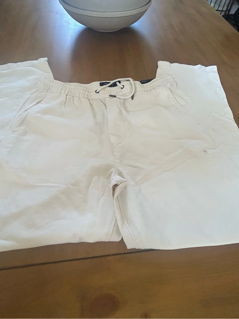 NWT Men’s AE Pull On Trekker Cream Pant